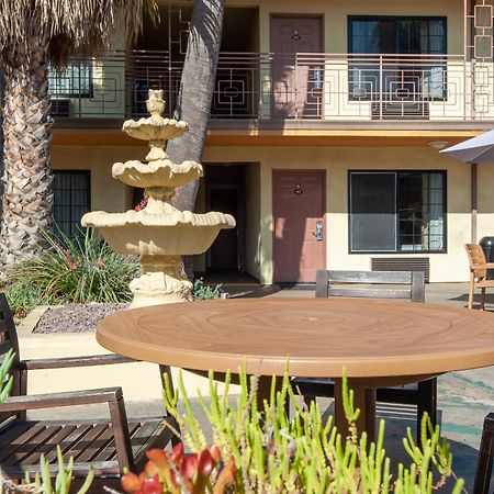Studio City Court Yard Hotel Екстер'єр фото