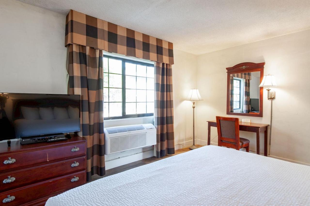 Studio City Court Yard Hotel Екстер'єр фото