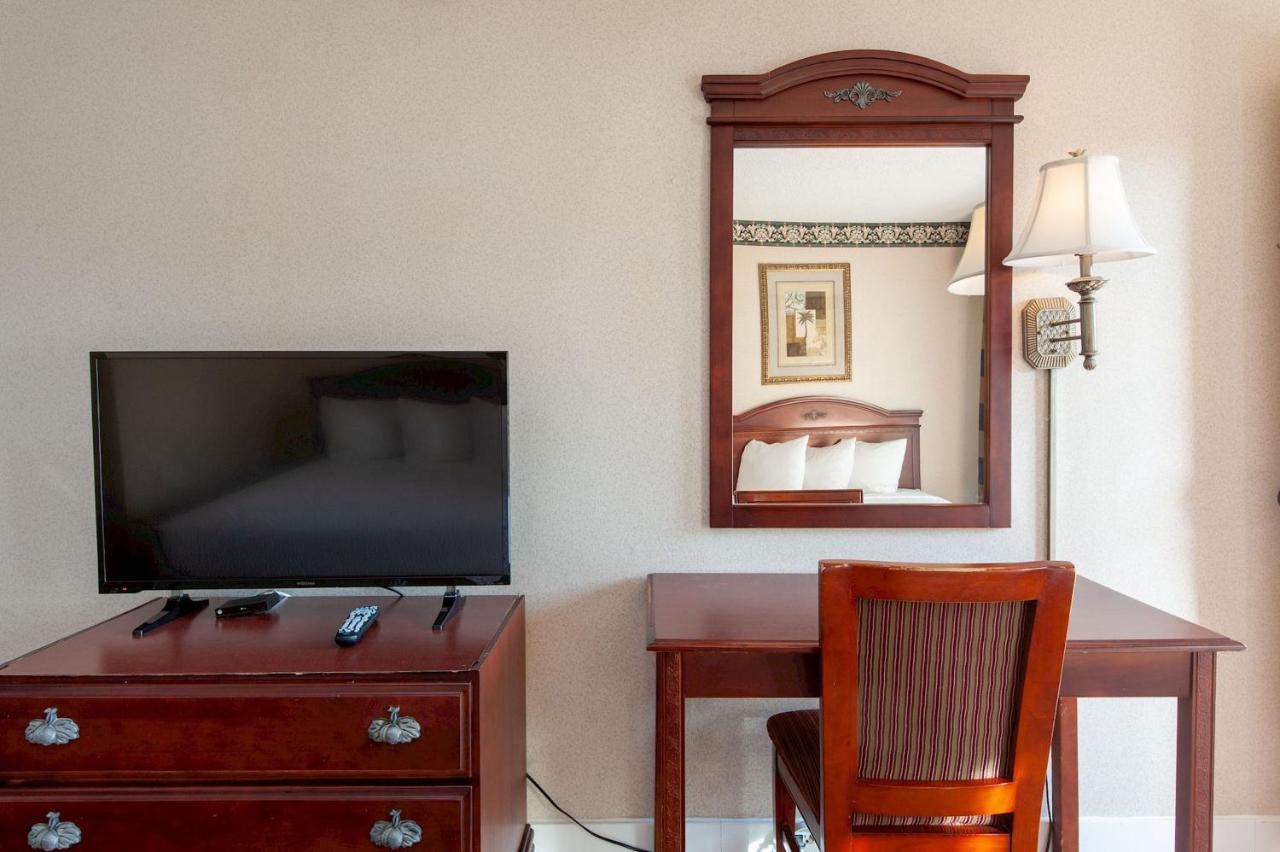 Studio City Court Yard Hotel Екстер'єр фото