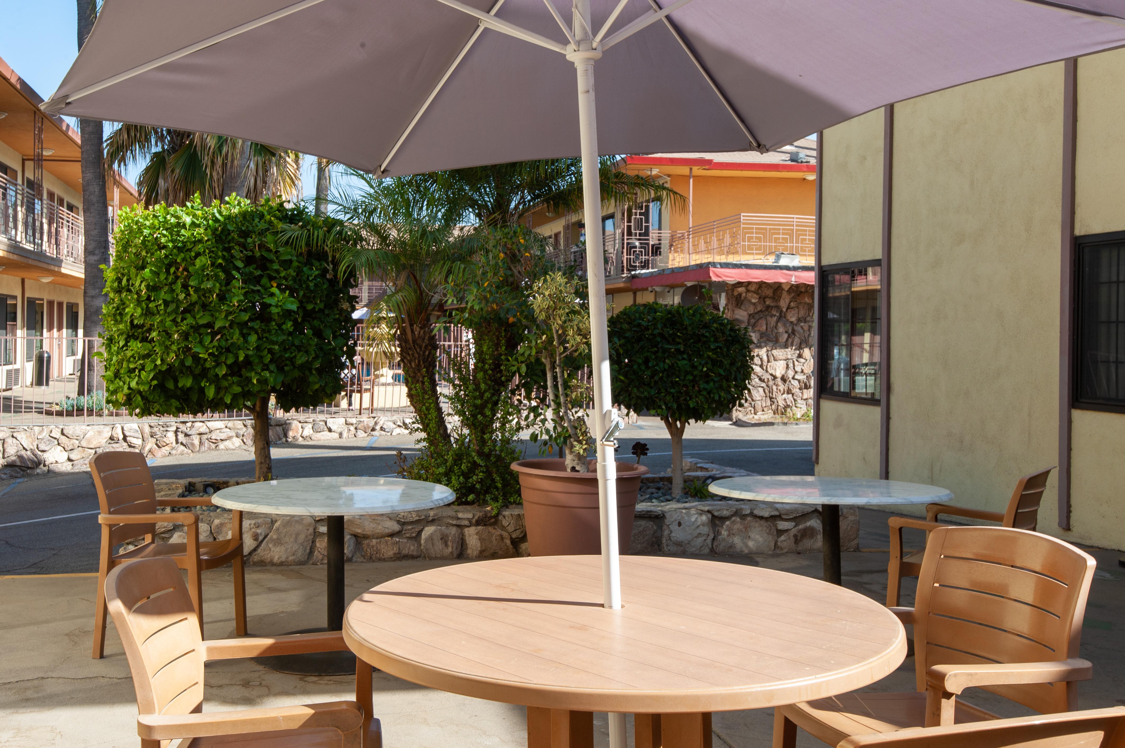 Studio City Court Yard Hotel Екстер'єр фото