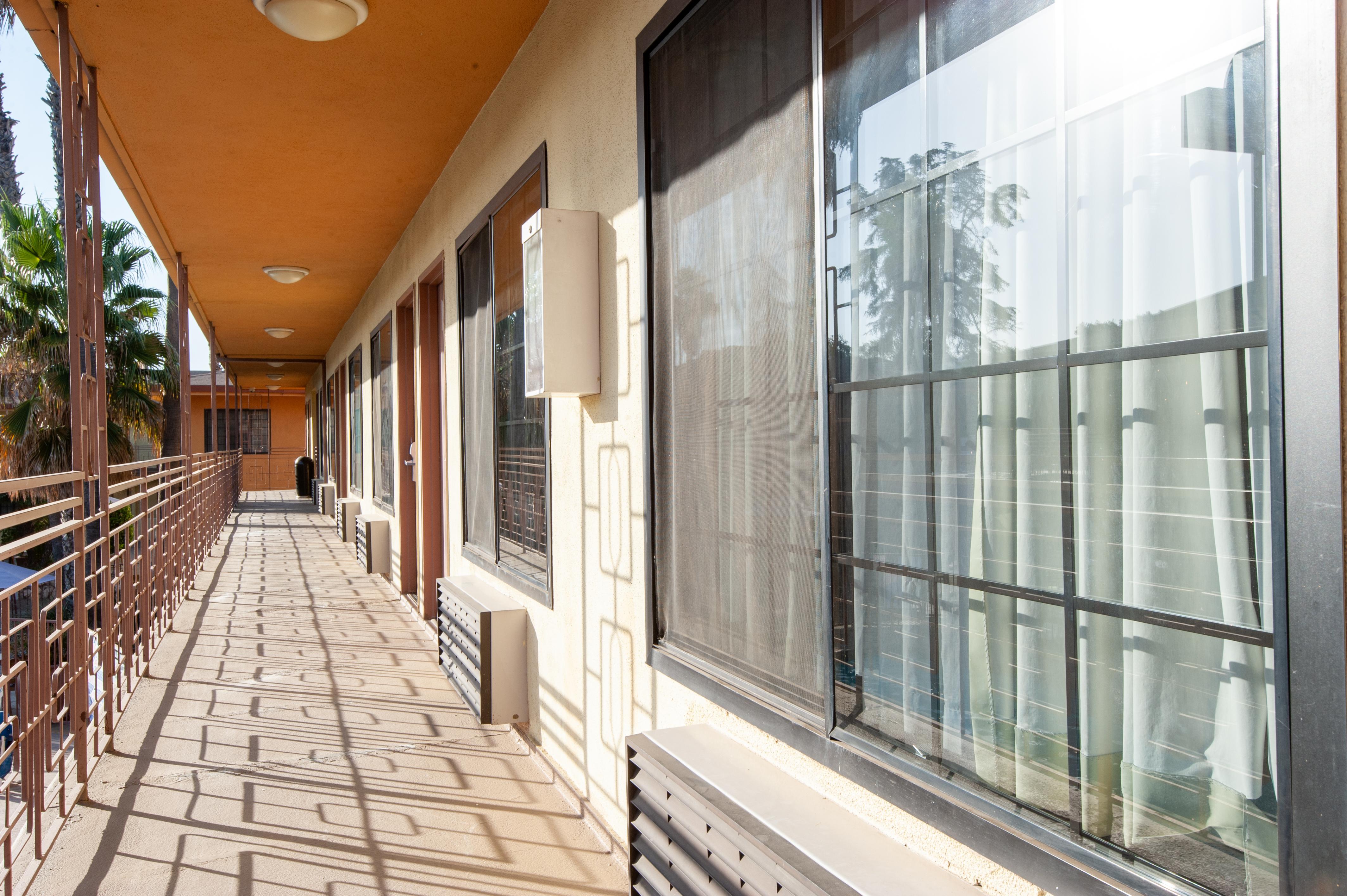 Studio City Court Yard Hotel Екстер'єр фото